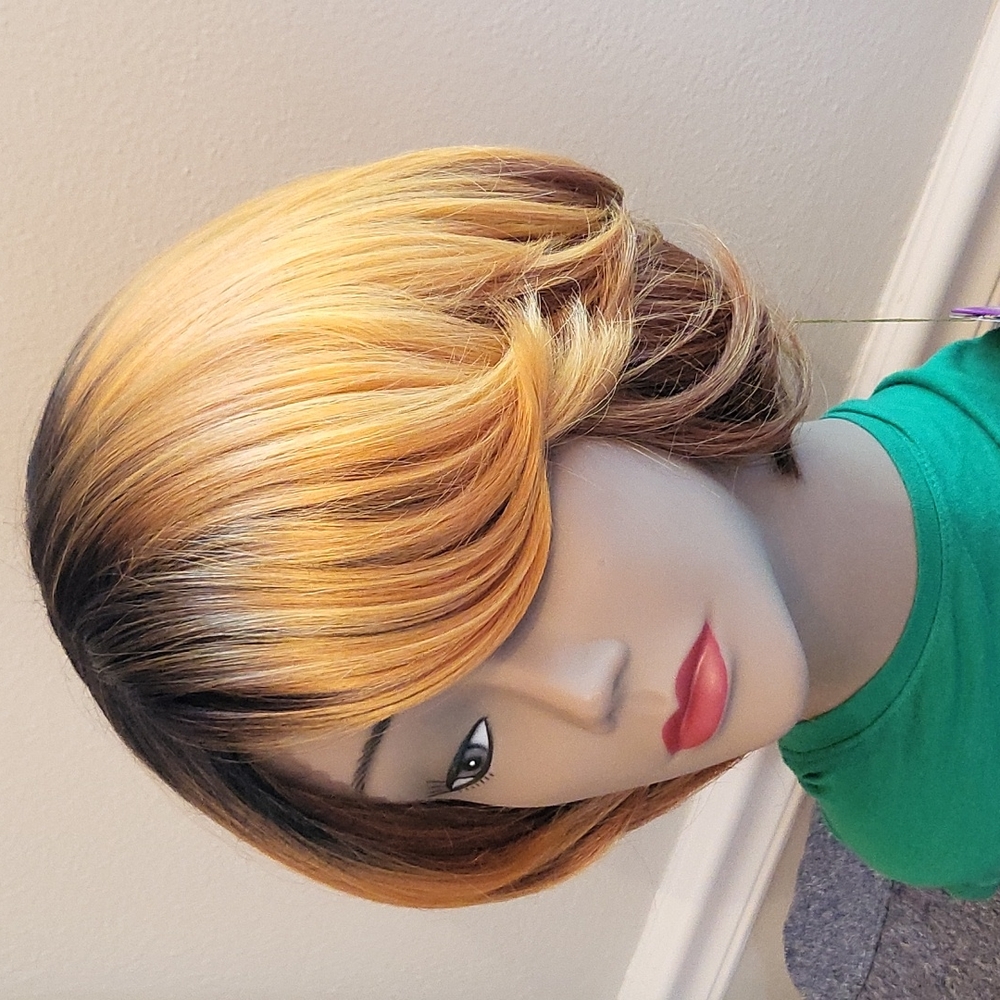 Short Multicolor Lace Front Wig - Picture 2 of 7